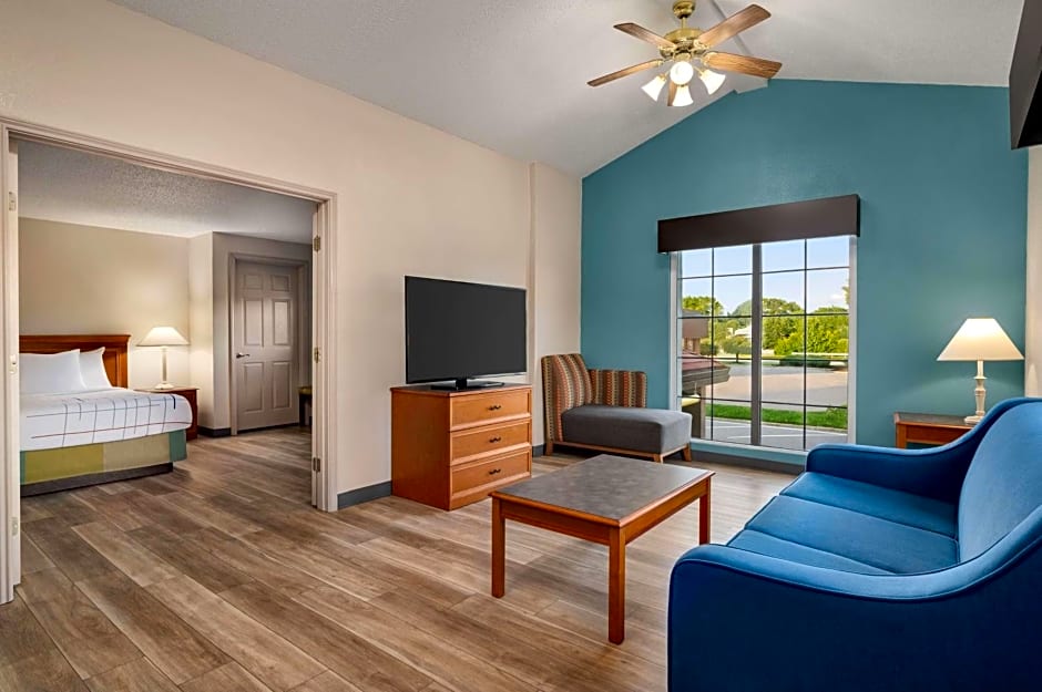 La Quinta Inn & Suites by Wyndham Columbus Airport Reynoldsburg