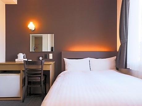 Small Double Room - Non-Smoking