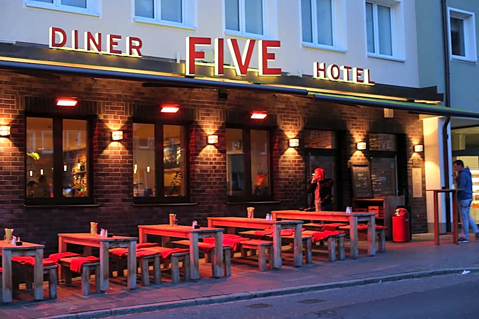 Hotel Five