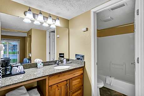 King bed suite with Kitchenette