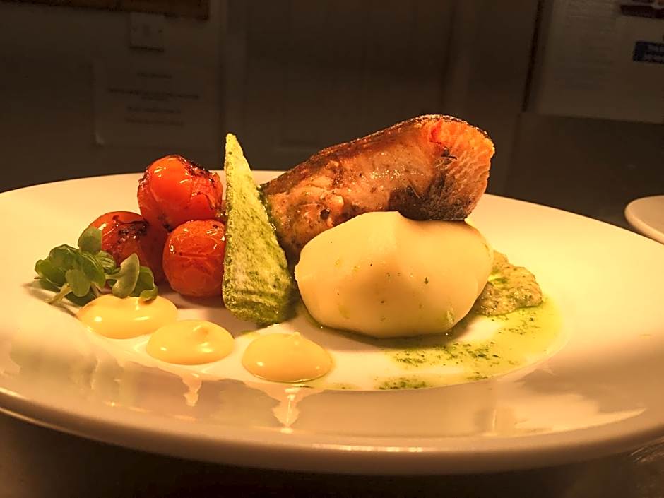 Number 44 Hotel & Bar