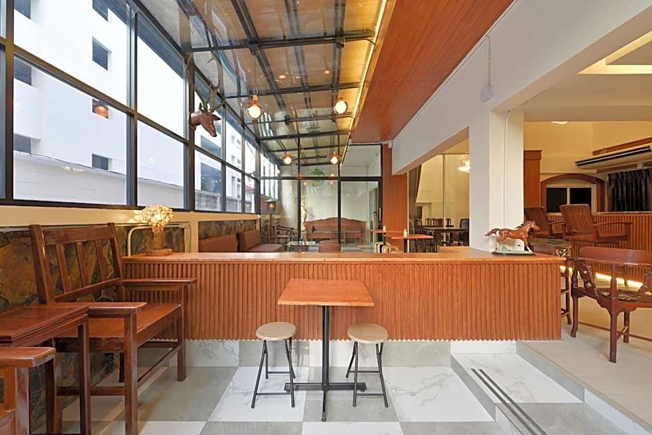 Ratchathewi Hyde Away