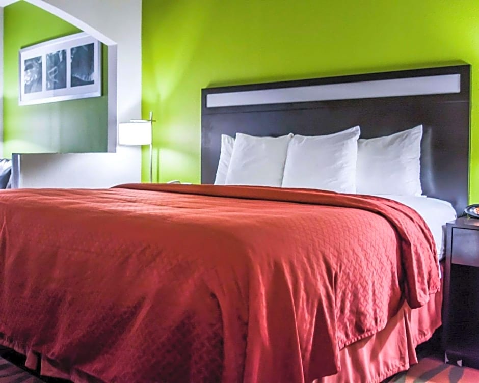 Quality Suites Fort Myers Airport I-75
