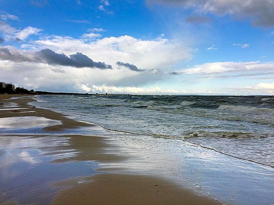 HolidayHomePL Aparthotel z balkonem przy plaży