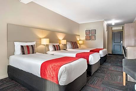 Deluxe Family Room