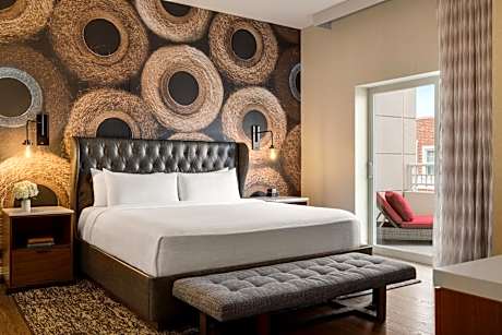 Standard King Room with Balcony and River View
