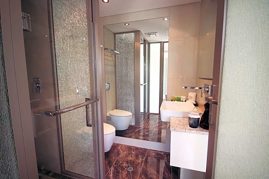 Swan River Hotel (Formerly known as International on the Water Hotel)