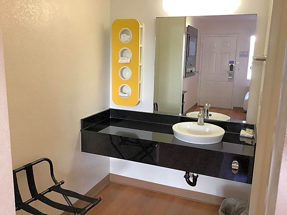 Carlsbad Village Inn – Carlsbad by the Sea, CA