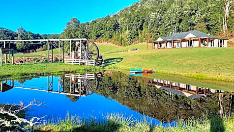 Ahaura Lodge & Waterwheel Farm Stay