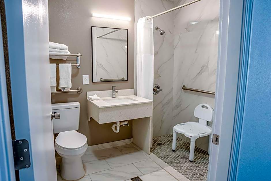 Studio 6 Claremore OK