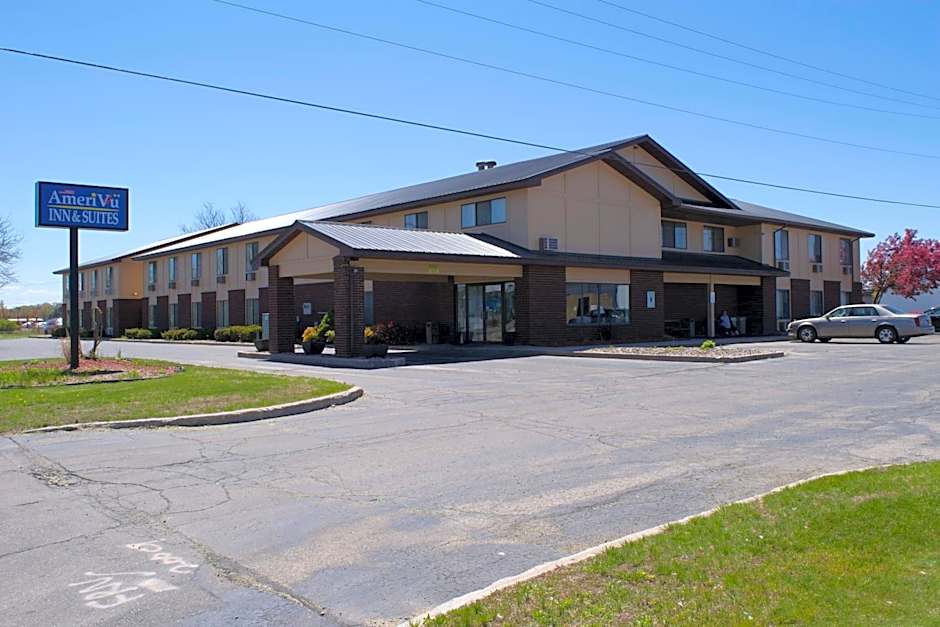 AmeriVu Inn and Suites Shawano WI