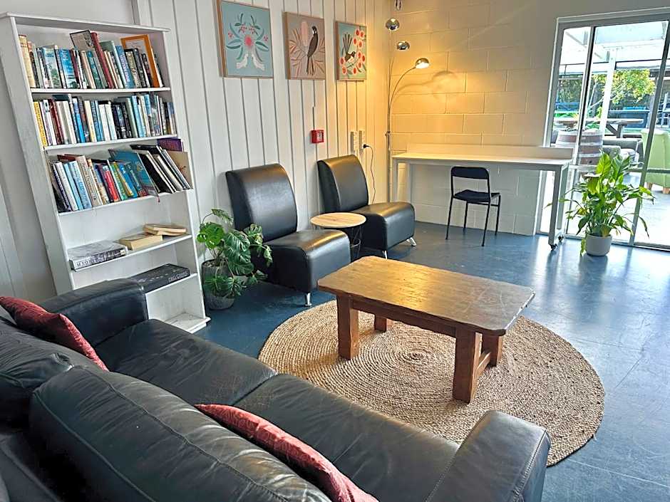 Happy Apple Backpackers