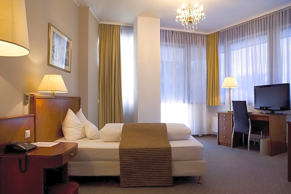 ROSS Hotel