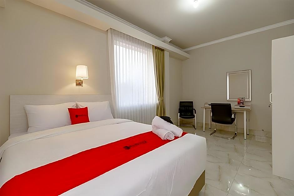 RedDoorz near Taman Makam Pahlawan Cikutra