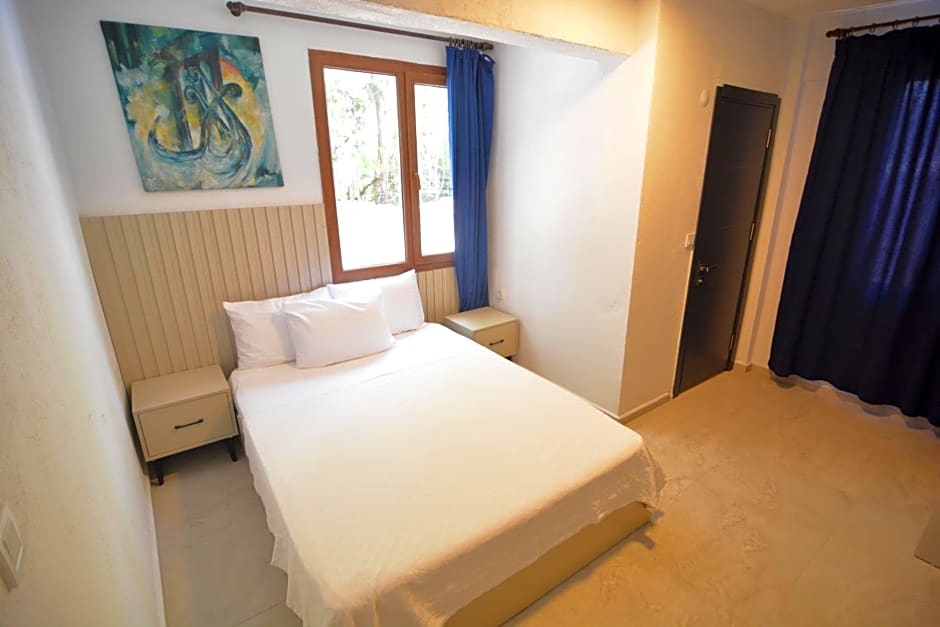 Ados Hotel