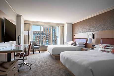 Queen Room with Two Queen Beds and City View - Concierge Level