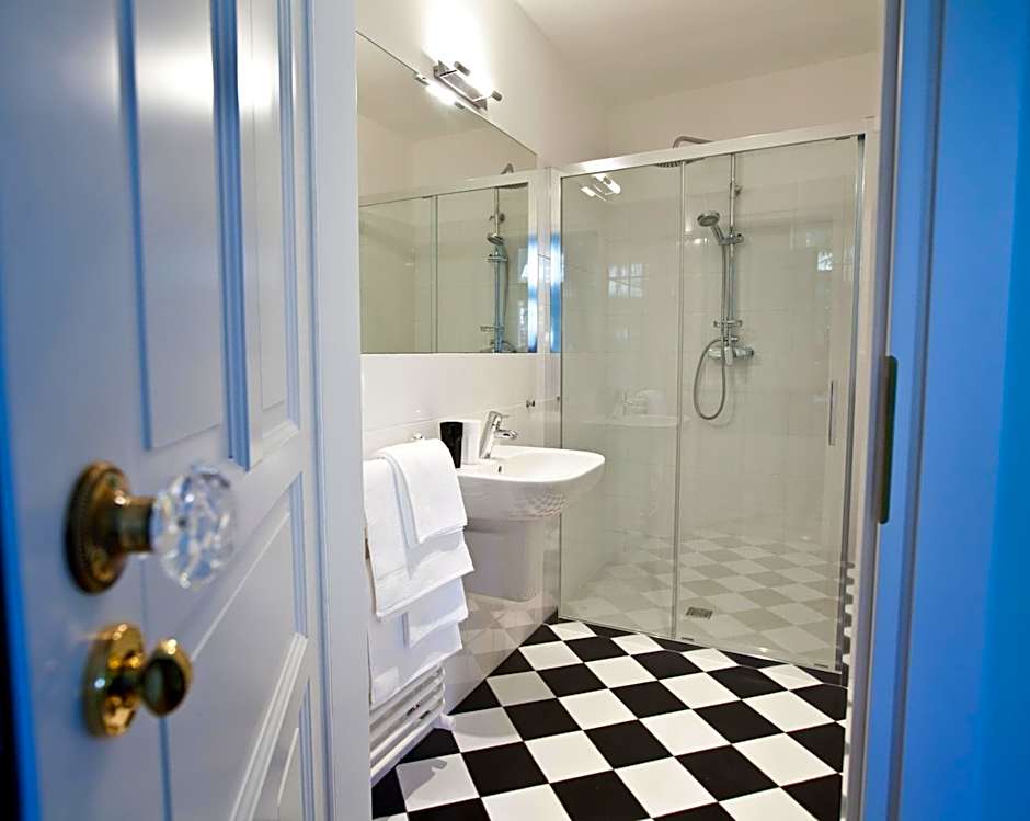 Crystal Suites Chez Helena