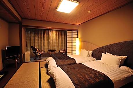 Japanese-Style Room with Twin Beds and Ocean View