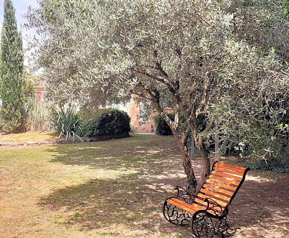 Logis Hôtel Restaurant Le Clos des Capitelles