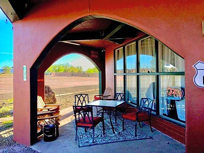 Canyon's Edge Route 66 Motel