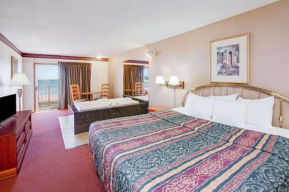 Super 8 by Wyndham Mackinaw City/Beachfront Area