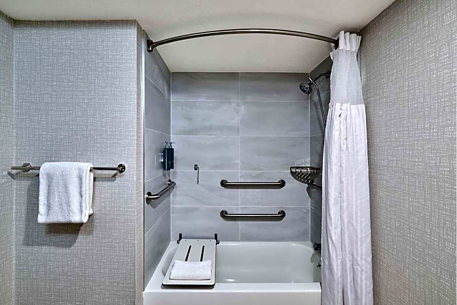 DoubleTree by Hilton Chatsworth