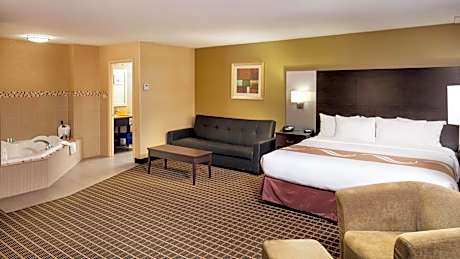 Jacuzzi Suite with King Bed