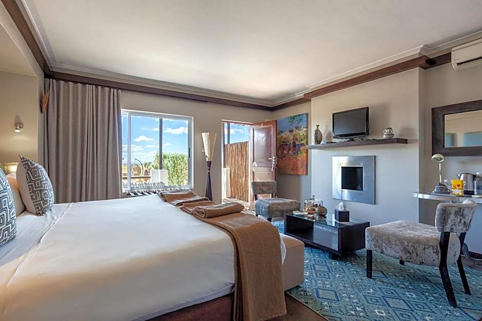 Inverdoorn Game Reserve Lodge