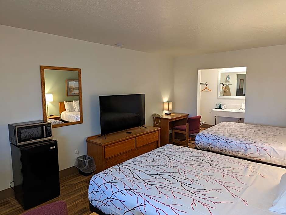 GuestHouse Inn & Suites St. Anthony Henry Fork's Inn