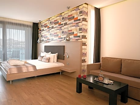 Deluxe Suite - Balcony