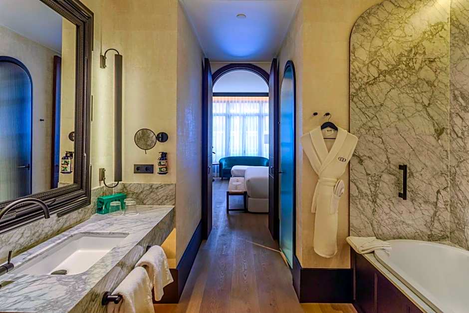 Hotel Montera Madrid, Curio Collection by Hilton