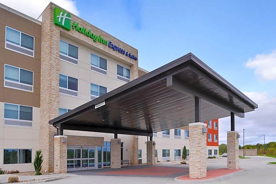 Holiday Inn Express & Suites Kansas City - Lees Summit By IHG