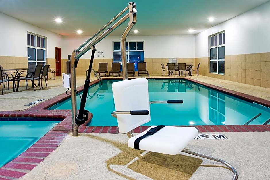 Holiday Inn Express Hotel & Suites Alvarado By IHG