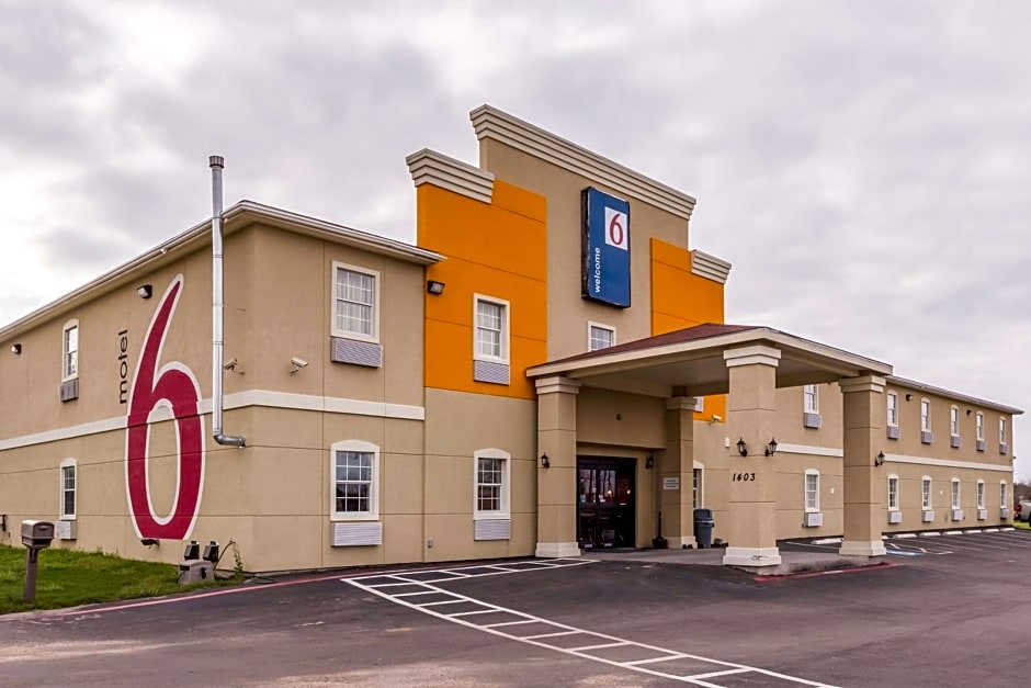 Motel 6-Jourdanton, TX