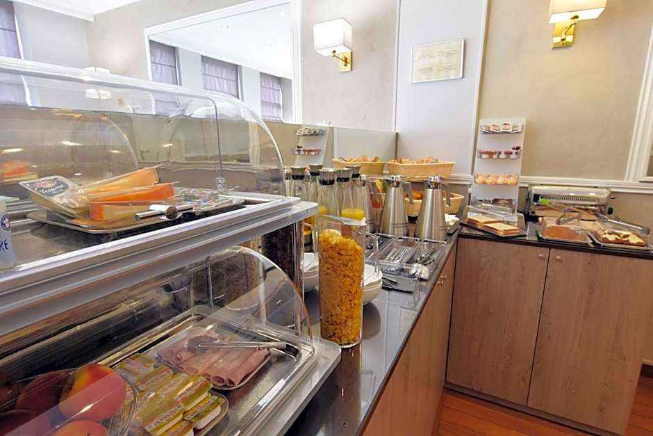 Alyss Saphir Cambronne Eiffel