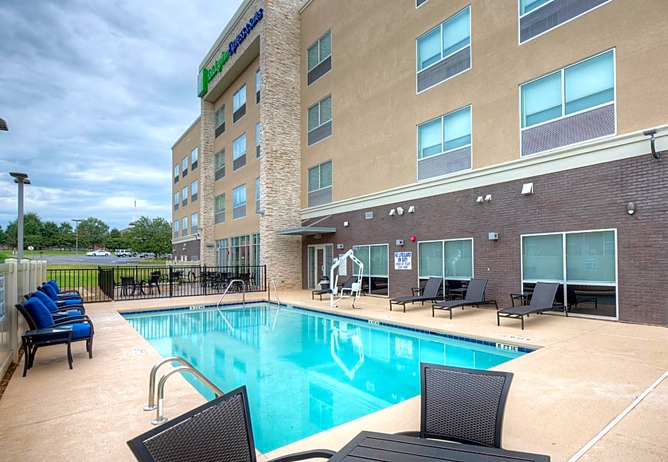 Holiday Inn Express & Suites - Fort Mill