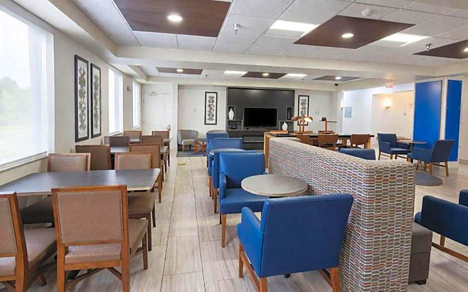 Holiday Inn Express & Suites Winner By IHG