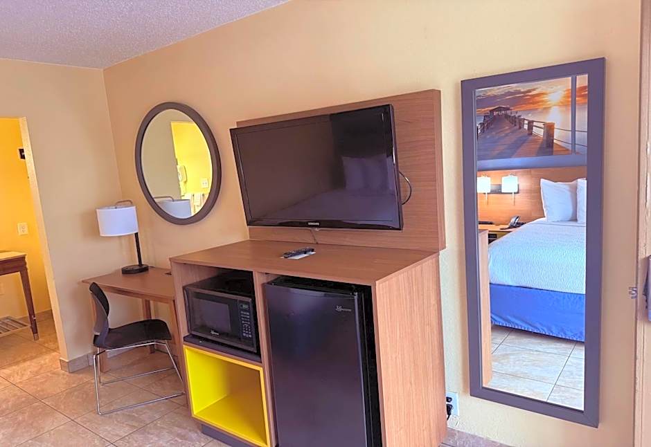 Days Inn by Wyndham St. Petersburg / Tampa Bay Area