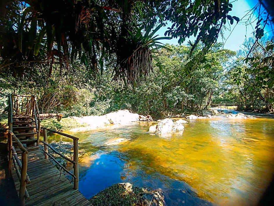 Suíte com cachoeira no quintal