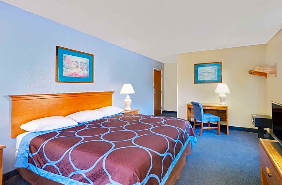 Super 8 by Wyndham Newburgh/West Point Stewart Intl Airport