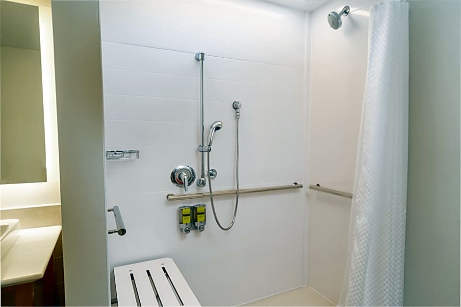 Element Sacramento Airport