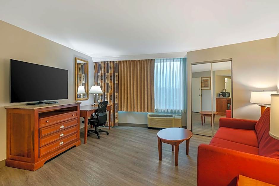 Photo 1 of 3 of 1 King Bed Suite, Whirlpool