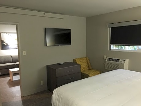 Executive King Suite - Non-Smoking