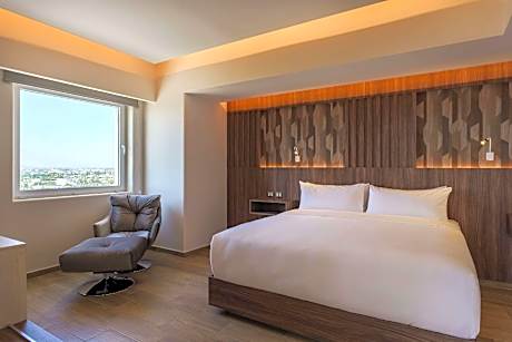 King Room - Non Smoking/Interior Hall