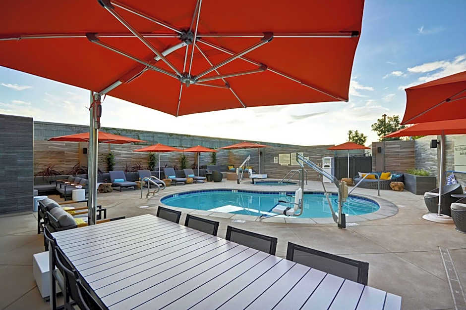 Hampton Inn By Hilton & Suites Los Angeles Burbank Airport