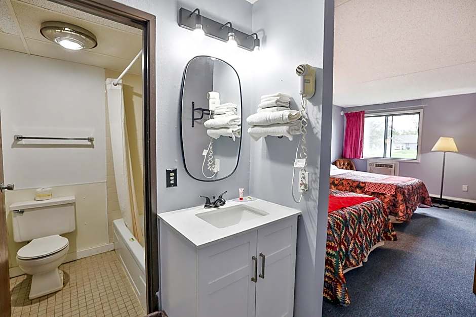 OYO Hotel Pipestone MN, Canterbury Park