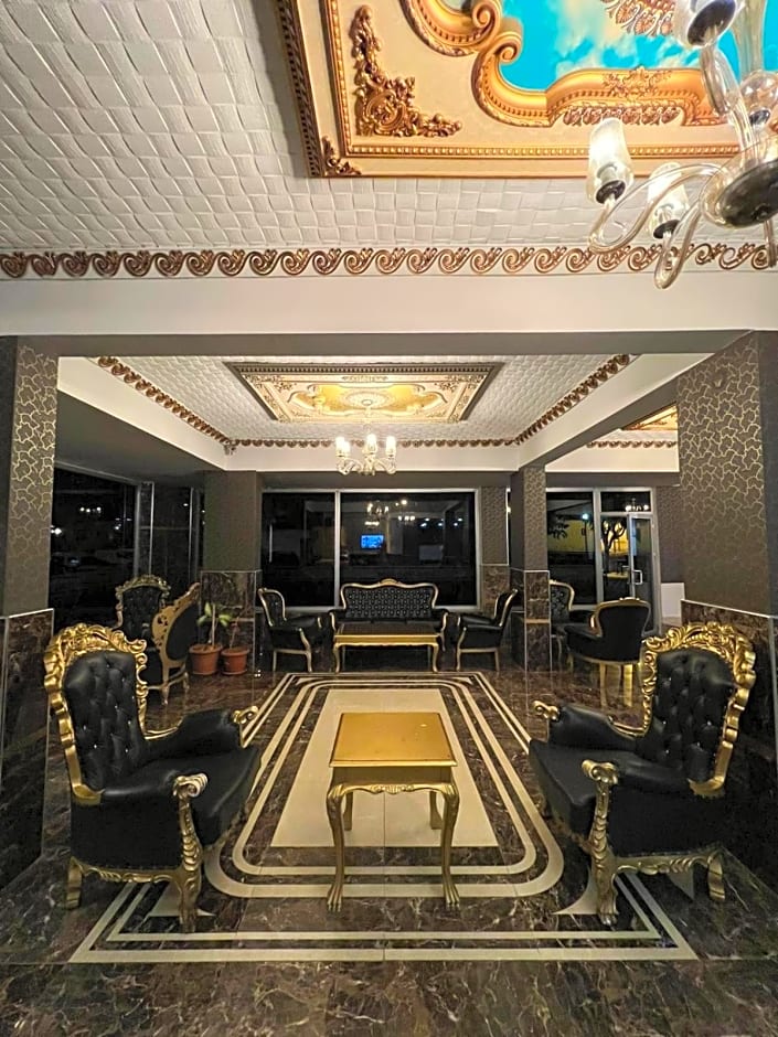 Grand Black Hotel