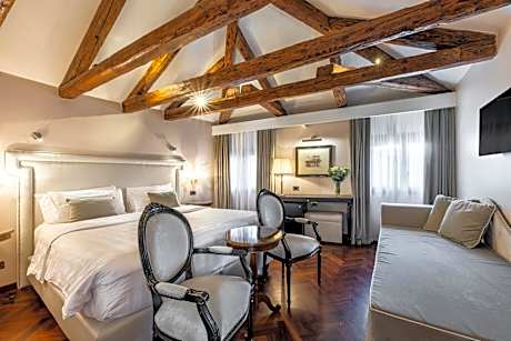 Junior Suite with Canal View