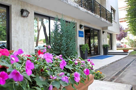 Club Hotel