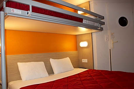 Triple Room (1 Double Bed + 1 Single Bed)